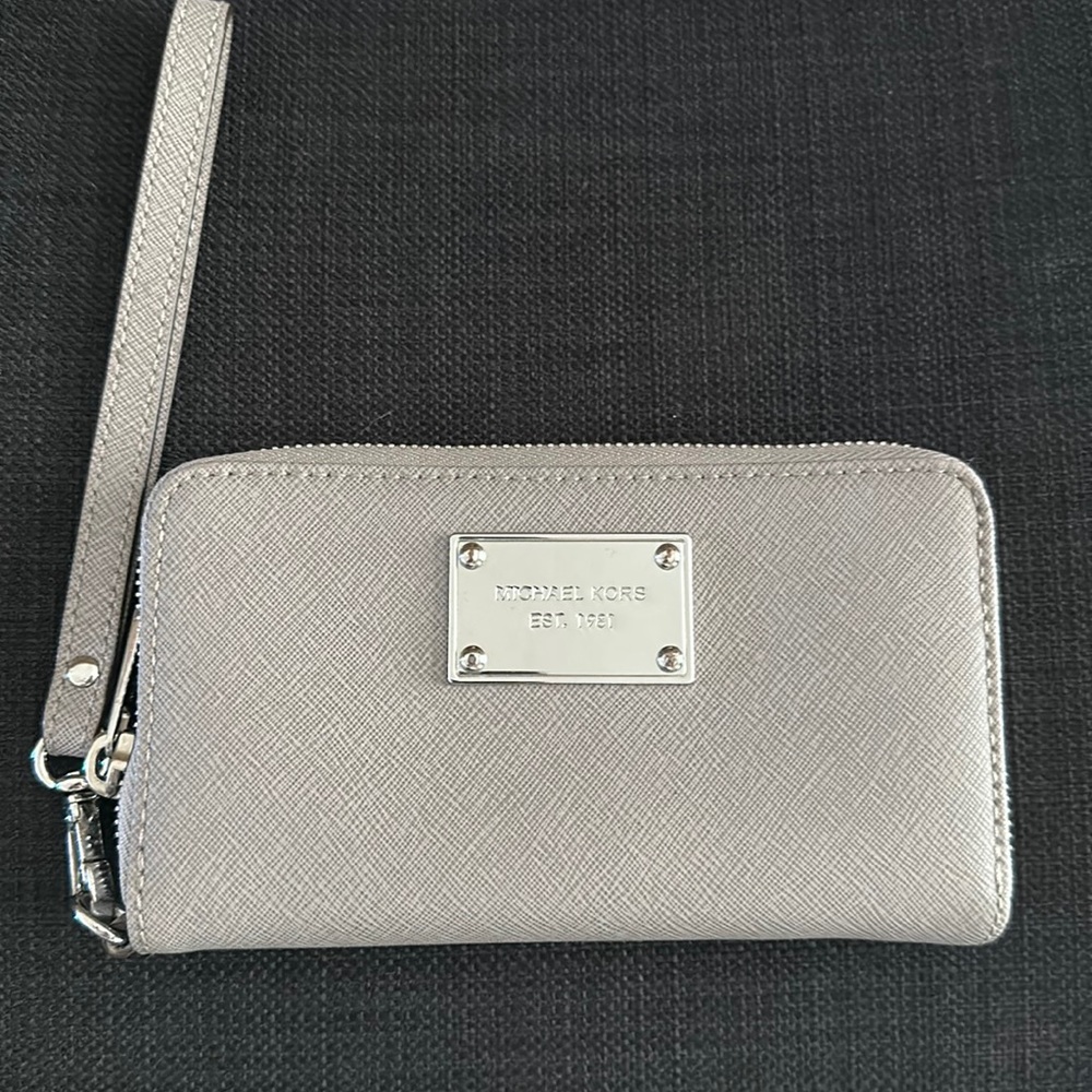 Michael Kors wristlet/wallet